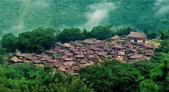 國(guó)家AAAA級(jí)旅游景區(qū)翁丁原始部落文化旅游區(qū)