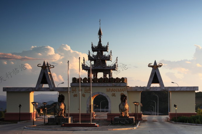 云南臨滄翁丁村，原生態(tài)的佤族村